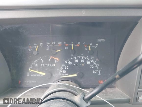 1994 GMC Suburban z VIN 1GKGK26N6RJ771534, wystawiony jako IAAI lot #42359227 z przebiegiem 257 865 mil mil oraz . Historia ofert i sprzedaży dostępna na DreamBid. Obrazek 7.