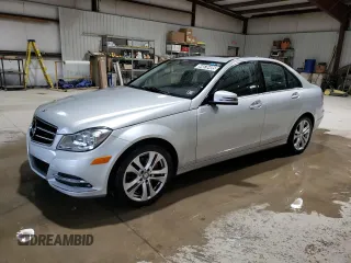 2014 Mercedes-Benz C 250 Sport z VIN WDDGF4HB0EA918431, wystawiony jako Copart lot #54676495 z przebiegiem 178 407 mil mil oraz Czysty tytuł • Clean title. Historia ofert i sprzedaży dostępna na DreamBid. Obrazek 1.