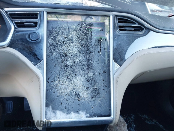 2013 Tesla Model S with VIN 5YJSA1CNODFP07903, listed as a IAAI auction lot 41281788 with Not Provided miles. Bid and sale history available at carsss.com. Image 18.
