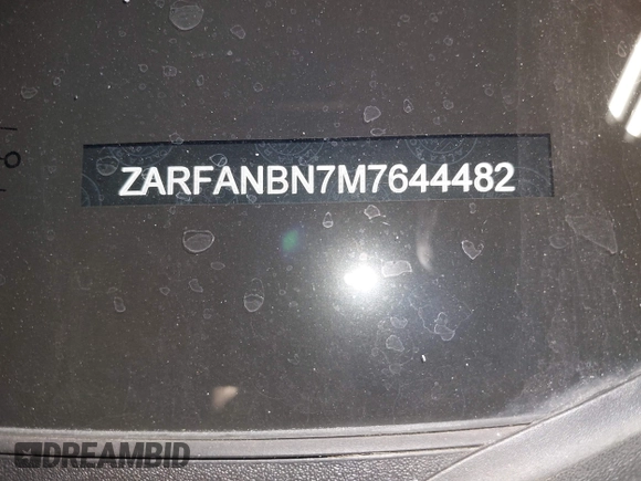 2021 Alfa Romeo Giulia Ti z VIN ZARFANBN7M7644482, wystawiony jako IAAI lot #42502199 z przebiegiem 27 962 mil mil oraz . Historia ofert i sprzedaży dostępna na DreamBid. Obrazek 19.