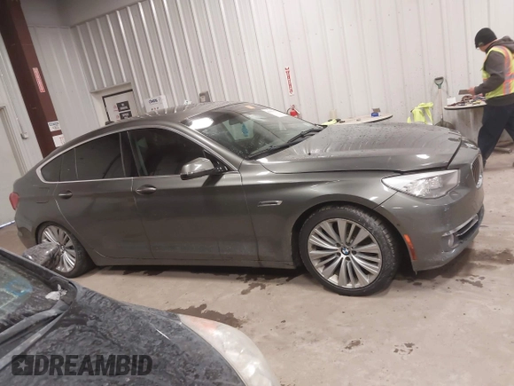 2014 BMW 5 Series 535i Gran Turismo xDrive z VIN WBA5M4C59ED183503, wystawiony jako IAAI lot #41983117 z przebiegiem 136 186 mil mil oraz . Historia ofert i sprzedaży dostępna na DreamBid. Obrazek 13.