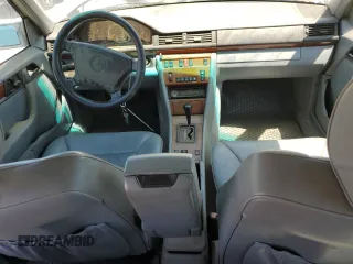 1994 Mercedes-Benz E 320 with VIN WDBEA32E7RC050885, listed as a Copart auction lot 56667795 with 175,701 mi miles and Clean Title. Bid and sale history available at DreamBid. Image 8.