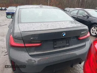 2025 BMW 3 Series 330i xDrive z VIN 3MW89CW03S8F10916, wystawiony jako IAAI lot #41796919 z przebiegiem 1497 mil mil oraz . Historia ofert i sprzedaży dostępna na DreamBid. Obrazek 16.