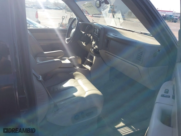 2002 Chevrolet Tahoe LT with VIN 1GNEK13Z72R137488, listed as a IAAI auction lot 41604813 with 200,037 mi miles. Bid and sale history available at carsss.com. Image 5.