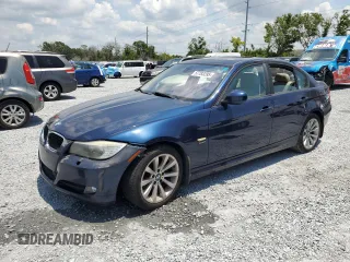 2011 BMW 3 Series 328i xDrive z VIN WBAPK5G5XBNN28350, wystawiony jako Copart lot #57783295 z przebiegiem Nie podano mil oraz Czysty tytuł • Clean title. Historia ofert i sprzedaży dostępna na DreamBid. Obrazek 1.