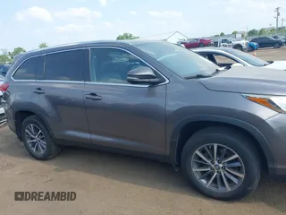 2019 Toyota Highlander SE z VIN 5TDJZRFHXKS586184, wystawiony jako IAAI lot #42414798 z przebiegiem 165 814 mil mil oraz . Historia ofert i sprzedaży dostępna na DreamBid. Obrazek 13.