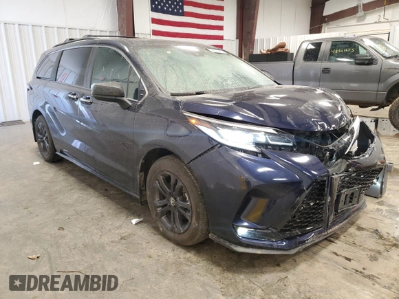 2024 Toyota Sienna XSE z VIN 5TDDSKFC2RS117341, wystawiony jako Copart lot #46500865 z przebiegiem 14 637 mil mil oraz Szkoda całkowita • Salvage title. Historia ofert i sprzedaży dostępna na DreamBid. Obrazek 4.