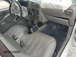 1998 GMC Sonoma z VIN 1GTCS144XWK518236, wystawiony jako Copart lot #59101905 z przebiegiem Nie podano mil oraz Nie do naprawy • Non repairable. Historia ofert i sprzedaży dostępna na DreamBid. Obrazek 8.