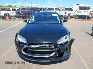 2013 Tesla Model S z VIN 5YJSA1CG0DFP17932, wystawiony jako IAAI lot #42212413 z przebiegiem 76 214 mil mil oraz . Historia ofert i sprzedaży dostępna na DreamBid. Obrazek 12.