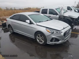2019 Hyundai Sonata Sport with VIN 5NPE34AFXKH770235, listed as a IAAI auction lot 40941753 with 111,169 mi miles. Bid and sale history available at carsss.com. Image 1.