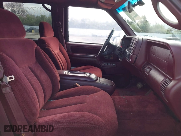 1997 Chevrolet Suburban with VIN 3GNFK16R8VG144969, listed as a IAAI auction lot 42070555 with 197,580 mi miles and . Bid and sale history available at DreamBid. Image 5.