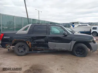 2002 Chevrolet Avalanche with VIN 3GNEK13T82G268036, listed as a IAAI auction lot 41882508 with 349,493 mi miles. Bid and sale history available at carsss.com. Image 13.
