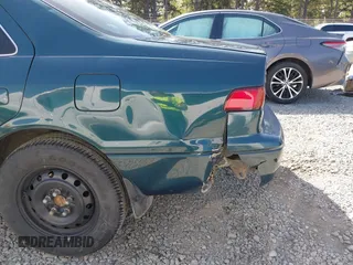 1998 Toyota Camry LE z VIN JT2BF28K4W0101312, wystawiony jako IAAI lot #42116546 z przebiegiem 365 712 mil mil oraz . Historia ofert i sprzedaży dostępna na DreamBid. Obrazek 6.