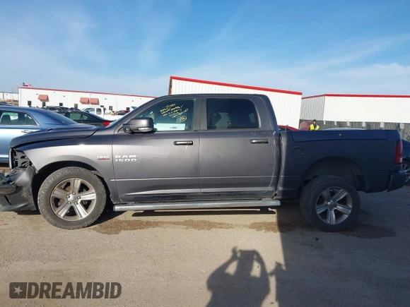 2016 Ram 1500 Sport z VIN 1C6RR7MT9GS151662, wystawiony jako IAAI lot #41824580 z przebiegiem 200 122 mil mil oraz . Historia ofert i sprzedaży dostępna na DreamBid. Obrazek 14.