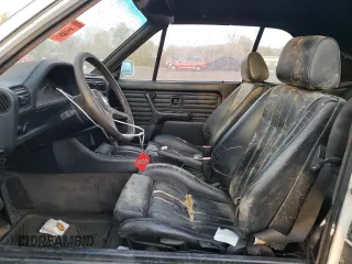 1987 BMW 3 Series z VIN WBABB230XH1941159, wystawiony jako Copart lot #78521344 z przebiegiem 118 692 mil mil oraz Czysty tytuł • Clean title. Historia ofert i sprzedaży dostępna na DreamBid. Obrazek 7.