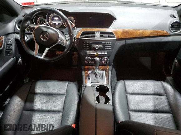 2013 Mercedes-Benz C 300 Sport z VIN WDDGF8AB3DR282363, wystawiony jako Copart lot #58652485 z przebiegiem 126 555 mil mil oraz Szkoda całkowita • Salvage title. Historia ofert i sprzedaży dostępna na DreamBid. Obrazek 8.