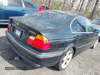 2001 BMW 3 Series 330i with VIN WBAAV534X1FK46390, listed as a IAAI auction lot 41620264 with 1 mi miles. Bid and sale history available at carsss.com. Image 4.