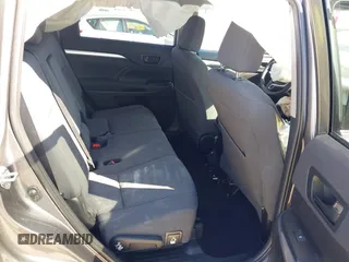 2019 Toyota Highlander Hybrid LE z VIN 5TDBGRFH3KS076303, wystawiony jako IAAI lot #41770576 z przebiegiem 15 591 mil mil oraz . Historia ofert i sprzedaży dostępna na DreamBid. Obrazek 8.