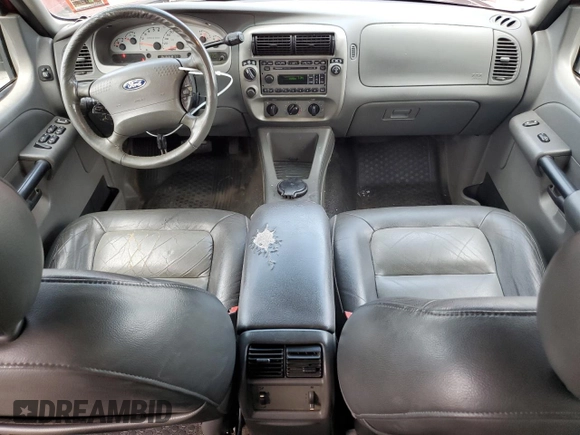 2004 Ford Explorer Sport Trac XLS z VIN 1FMZU77K84UB23731, wystawiony jako Copart lot #65250575 z przebiegiem 236 109 mil mil oraz Szkoda całkowita • Salvage title. Historia ofert i sprzedaży dostępna na DreamBid. Obrazek 8.