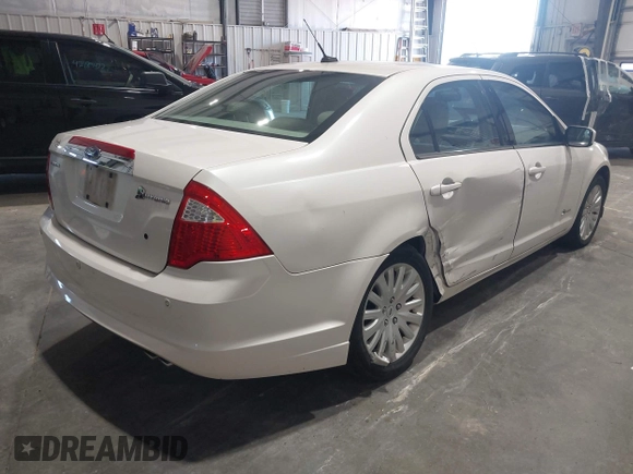 2010 Ford Fusion Hybrid with VIN 3FADP0L30AR152547, listed as a IAAI auction lot 42191154 with 105,180 mi miles. Bid and sale history available at carsss.com. Image 4.