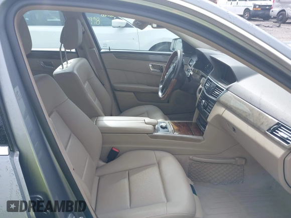 2011 Mercedes-Benz E 350 Luxury z VIN WDDHF8HB3BA291845, wystawiony jako IAAI lot #42173295 z przebiegiem 191 749 mil mil oraz . Historia ofert i sprzedaży dostępna na DreamBid. Obrazek 5.