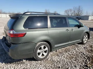 2018 Toyota Sienna LE Auto Access Seat with VIN 5TDKZ3DC6JS939172, listed as a Copart auction lot 47944615 with 130,984 mi miles and Clean Title. Bid and sale history available at carsss.com. Image 3.