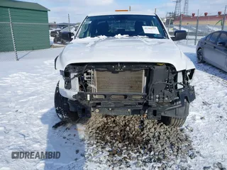 2023 Ram 1500 Tradesman z VIN 1C6RR6FG3PS535737, wystawiony jako IAAI lot #41304327 z przebiegiem 25 425 mil mil oraz . Historia ofert i sprzedaży dostępna na DreamBid. Obrazek 6.