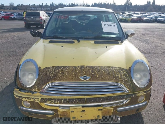 2003 MINI Cooper Hardtop with VIN WMWRC33463TE18371, listed as a IAAI auction lot 41388681 with 155,077 mi miles. Bid and sale history available at carsss.com. Image 6.