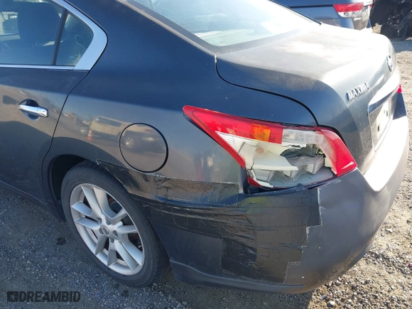 2011 Nissan Maxima 3.5 S with VIN 1N4AA5AP2BC827502, listed as a IAAI auction lot 41947811 with 215,138 mi miles. Bid and sale history available at carsss.com. Image 6.