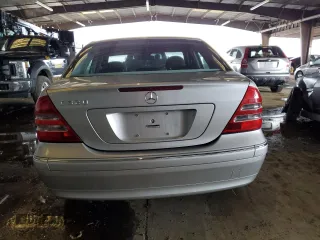 2003 Mercedes-Benz C 230/260/280/320 with VIN WDBRF64J93F383691, listed as a Copart auction lot 44383405 with 266,692 mi miles and Salvage Title. Bid and sale history available at DreamBid. Image 6.