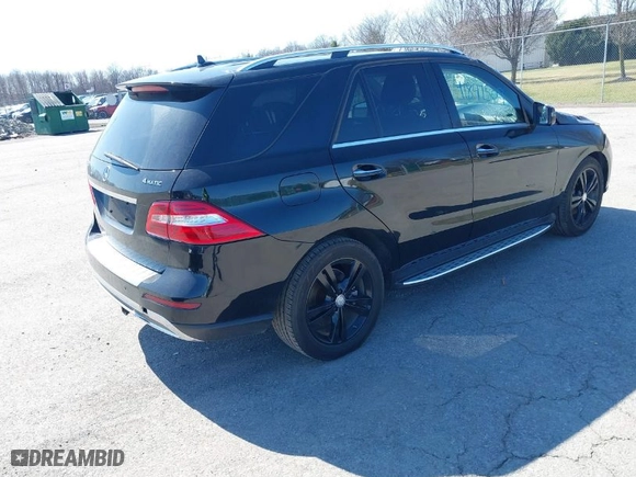 2015 Mercedes-Benz M-Class ML 350 with VIN 4JGDA5HB1FA577345, listed as a IAAI auction lot 41847509 with 137,095 mi miles. Bid and sale history available at carsss.com. Image 4.
