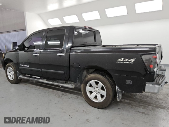 2005 Nissan Titan LE with VIN 1N6AA07B25N562871, listed as a Copart auction lot 88936775 with 213,775 mi miles and Clean Title. Bid and sale history available at carsss.com. Image 2.
