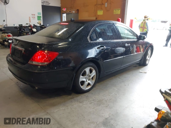 2005 Acura RL with VIN JH4KB16525C014577, listed as a IAAI auction lot 42191120 with 188,720 mi miles and . Bid and sale history available at DreamBid. Image 4.