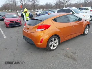 2013 Hyundai Veloster w/Black Int с VIN KMHTC6AD0DU122635, выставлен на аукционе IAAI как лот 41768900 с пробегом 110 358 миль миль и . История ставок и продаж доступна на DreamBid. Изображение 4.