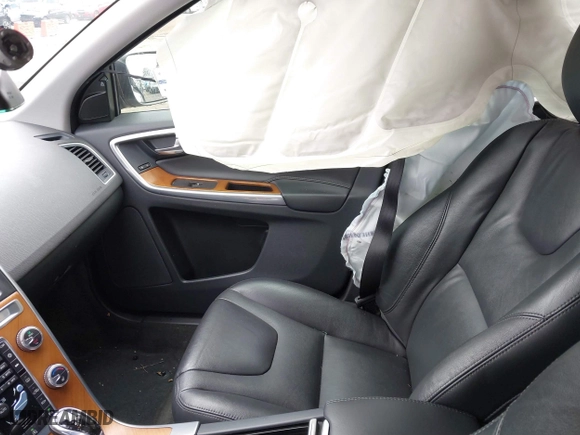 2015 Volvo XC60 T5 Drive-E Premier with VIN YV440MDK8F2681703, listed as a IAAI auction lot 41730228 with 112,738 mi miles. Bid and sale history available at carsss.com. Image 5.