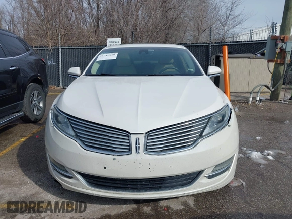 2013 Lincoln MKZ z VIN 3LN6L2G97DR823270, wystawiony jako IAAI lot #41746880 z przebiegiem 225 618 mil mil oraz . Historia ofert i sprzedaży dostępna na DreamBid. Obrazek 6.