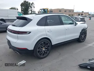 2024 Porsche Cayenne z VIN WP1AA2AY6RDA14314, wystawiony jako IAAI lot #42439986 z przebiegiem 3 212 mil mil oraz . Historia ofert i sprzedaży dostępna na DreamBid. Obrazek 4.