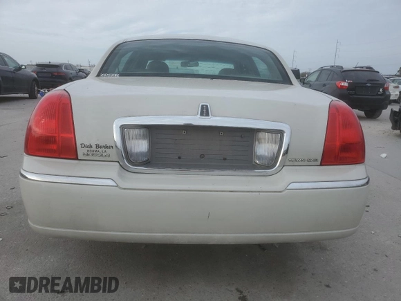 2006 Lincoln Town Car Signature Limited z VIN 1LNHM82V26Y632499, wystawiony jako Copart lot #47614885 z przebiegiem 99 009 mil mil oraz Szkody całkowita. Historia ofert i sprzedaży dostępna na DreamBid. Obrazek 6.