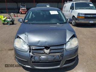 2009 Volkswagen Jetta Sedan SE with VIN 3VWRM71K39M028354, listed as a IAAI auction lot 42025287 with 140,351 mi miles. Bid and sale history available at carsss.com. Image 12.