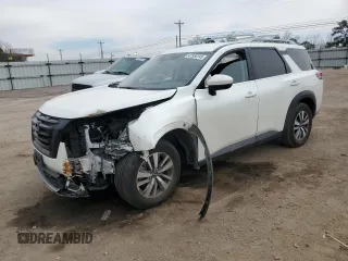 2023 Nissan Pathfinder SL z VIN 5N1DR3CCXPC251479, wystawiony jako Copart lot #47556145 z przebiegiem 25 608 mil mil oraz Szkoda całkowita • Salvage title. Historia ofert i sprzedaży dostępna na DreamBid. Obrazek 1.