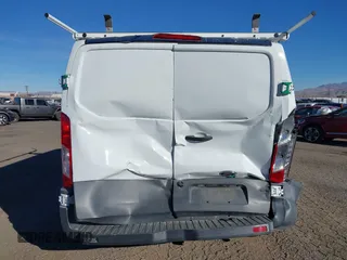 2016 Ford Transit Cargo z VIN 1FTYE1YM2GKB18602, wystawiony jako IAAI lot #41091180 z przebiegiem 143 262 mil mil oraz . Historia ofert i sprzedaży dostępna na DreamBid. Obrazek 16.