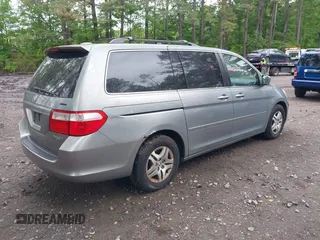 2005 Honda Odyssey EX-L with VIN 5FNRL38725B065555, listed as a IAAI auction lot 42198453 with 175,544 mi miles. Bid and sale history available at carsss.com. Image 4.