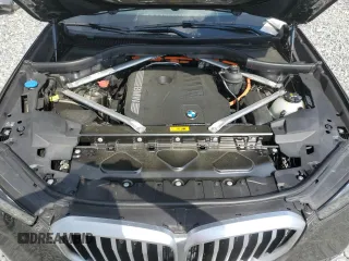 2024 BMW X5 xDrive50e z VIN 5UX43EU07R9S85366, wystawiony jako Copart lot #54894225 z przebiegiem 21 712 mil mil oraz Szkody całkowita. Historia ofert i sprzedaży dostępna na DreamBid. Obrazek 12.