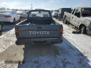 1990 Toyota Pickup z VIN JT4RN81R3L0056975, wystawiony jako Copart lot #88053235 z przebiegiem 144 149 mil mil oraz Tytuł czysty. Historia ofert i sprzedaży dostępna na DreamBid. Obrazek 6.