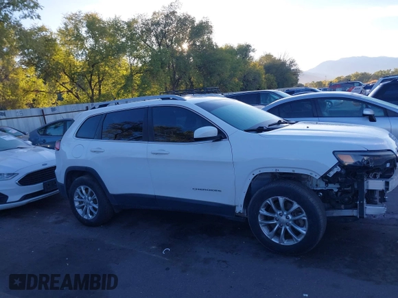 2019 Jeep Cherokee Latitude with VIN 1C4PJMCX0KD104155, listed as a IAAI auction lot 40647860 with 125,802 mi miles. Bid and sale history available at carsss.com. Image 13.