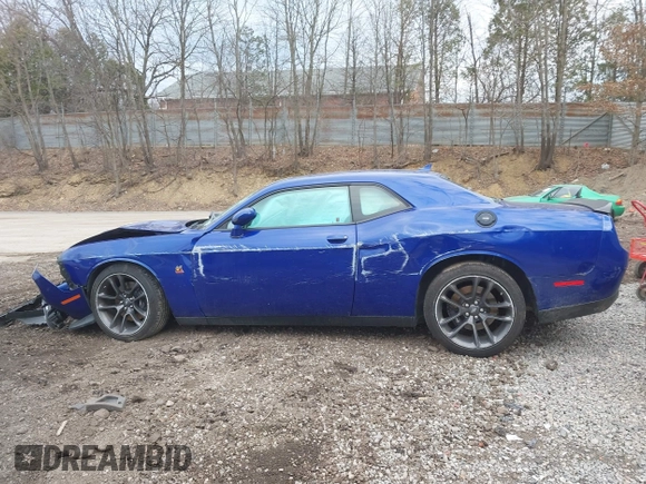 2021 Dodge Challenger R/T Scat Pack Widebody z VIN 2C3CDZFJXMH615361, wystawiony jako IAAI lot #41911374 z przebiegiem 27 159 mil mil oraz . Historia ofert i sprzedaży dostępna na DreamBid. Obrazek 15.