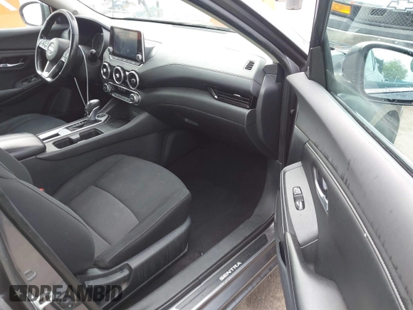 2022 Nissan Sentra SV z VIN 3N1AB8CV9NY211458, wystawiony jako IAAI lot #42131866 z przebiegiem 55 363 mil mil oraz . Historia ofert i sprzedaży dostępna na DreamBid. Obrazek 5.