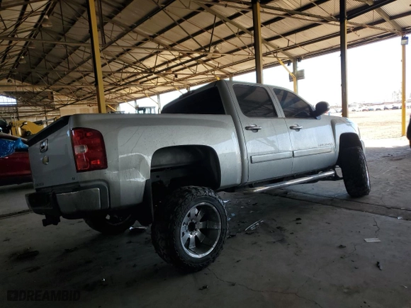 2007 Chevrolet Silverado 1500 LT w/1LT with VIN 2GCEC13C771612512, listed as a Copart auction lot 47241715 with 131,495 mi miles and Salvage Title. Bid and sale history available at carsss.com. Image 3.