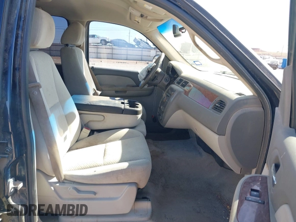 2008 GMC Yukon SLE w/3SA with VIN 1GKFC13C48J115787, listed as a IAAI auction lot 41825682 with 263,533 mi miles. Bid and sale history available at carsss.com. Image 5.