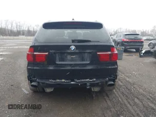 2013 BMW X5 xDrive50i z VIN 5UXZV8C55D0C15881, wystawiony jako IAAI lot #41695992 z przebiegiem 173 391 mil mil oraz . Historia ofert i sprzedaży dostępna na DreamBid. Obrazek 16.